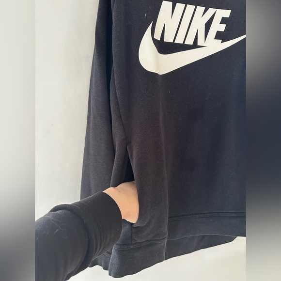 ♻️DONATED DEC. 2023♻️ 
Nike crewneck cotton sweatshirt with pockets size Small - Picture 2 of 5